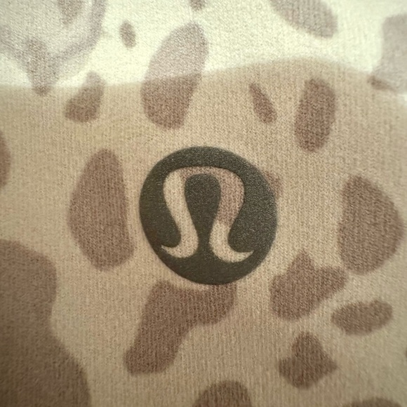 ✨ Lululemon White Cheetah Print Align Tank - Picture 6 of 7